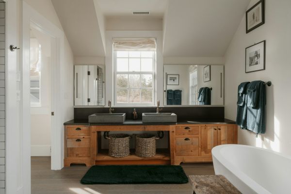 Top 5 meilleures essences de bois étanches pour salles de bains